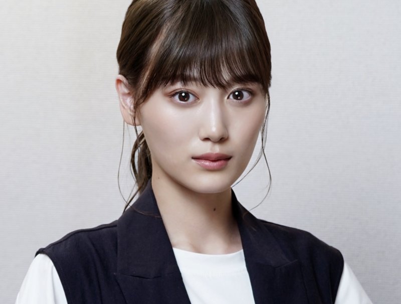 山下美月がお手本♡ 顔周りが盛れる2026最新小物テク（CanCam.jp） - Yahoo!ニュース