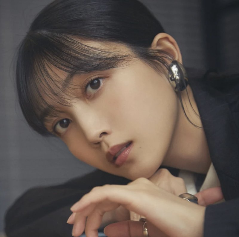 元乃木坂46・久保史緒里、ブラックドレス姿に絶賛の声「美しすぎる」「本当に綺麗」 - エンタメ - ニュース - クランクイン！