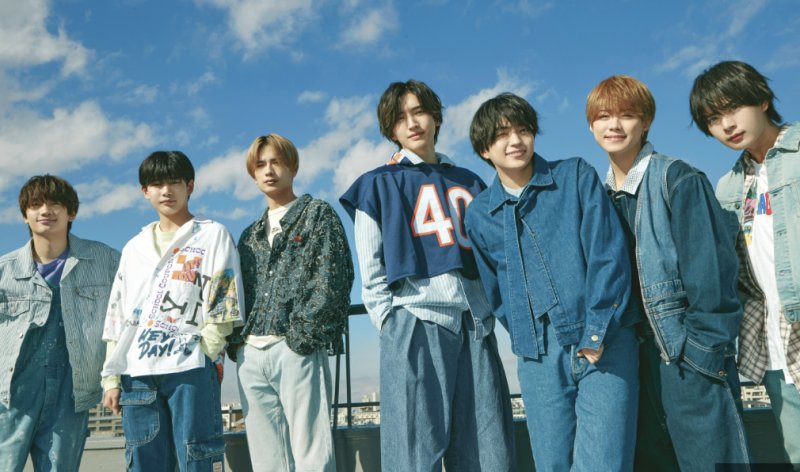 なにわ男子の長尾謙杜を起用した「アディダス オリジナルス」の新キャンペーンが公開 “サンバ”のブロークコアスタイルを提案 - WWDJAPAN