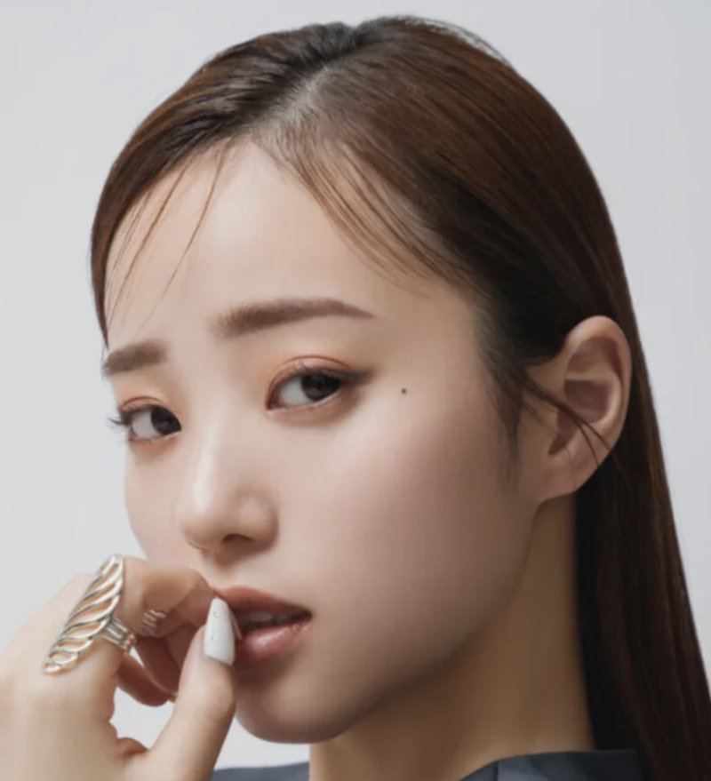 “中町兄妹”中町綾(25)タトゥーが見えるビキニ姿やすっぴん公開 - ABEMA